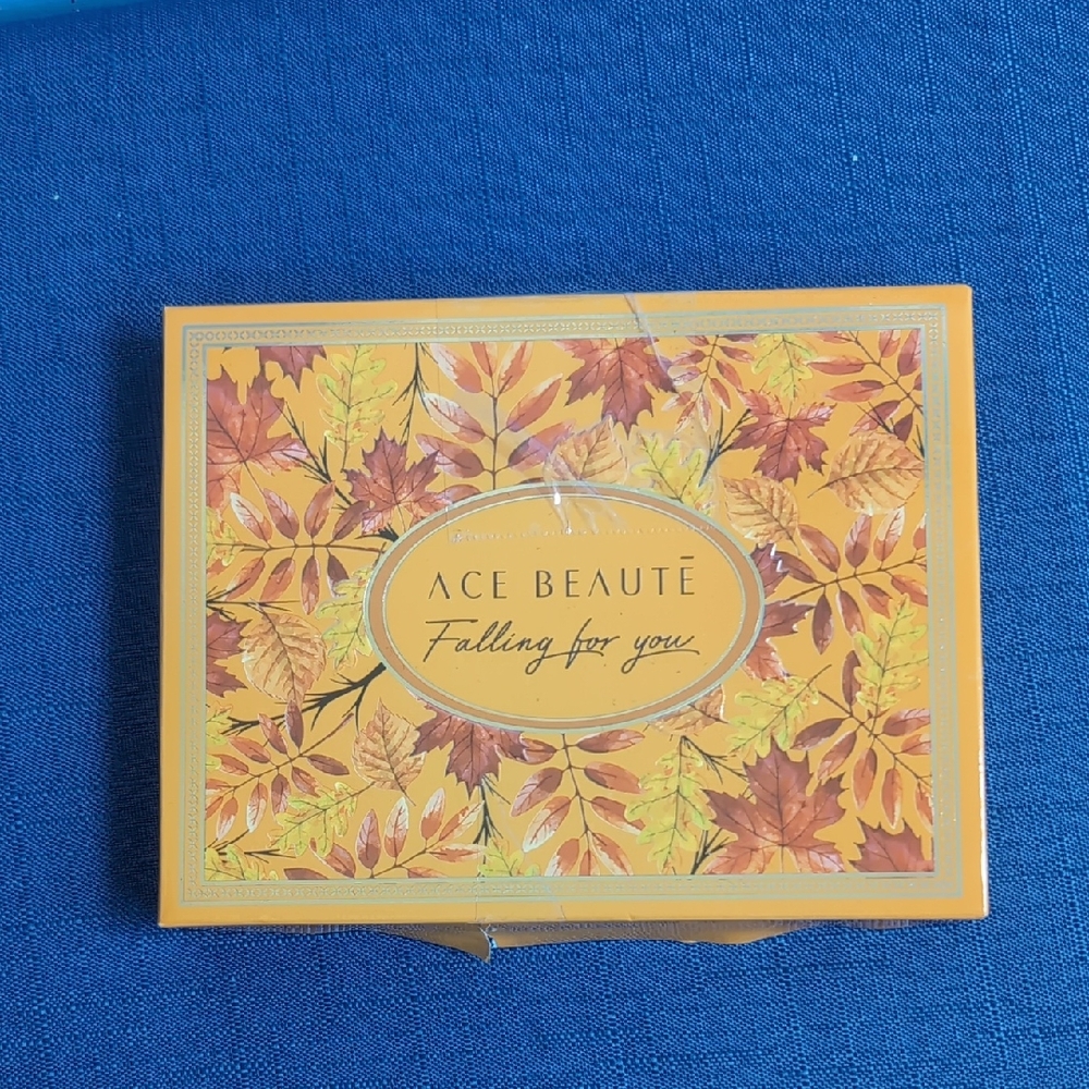 ❗Eyeshadow Palette: Falling For You